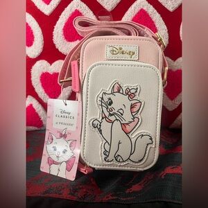 Prrrrfect🐾! PRIMARK Disney Classic Marie Crossbody.